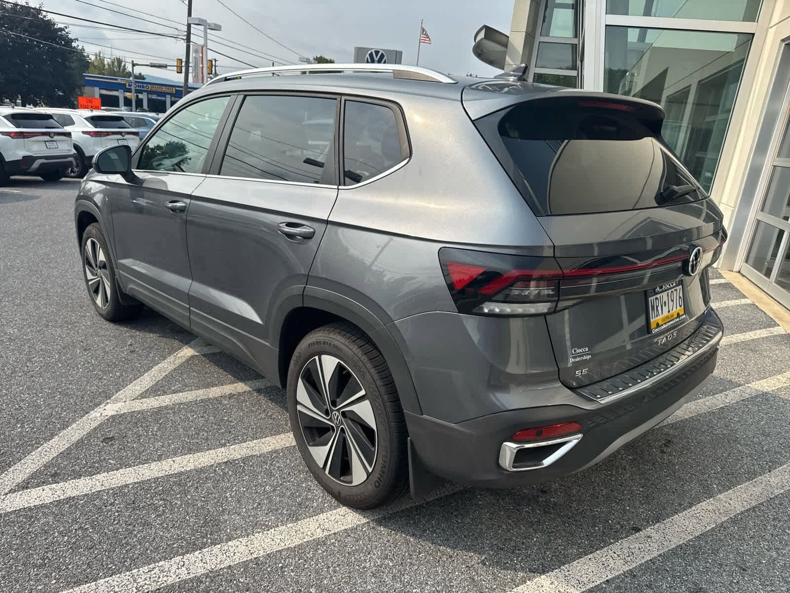 2025 Volkswagen Taos SE photo 3