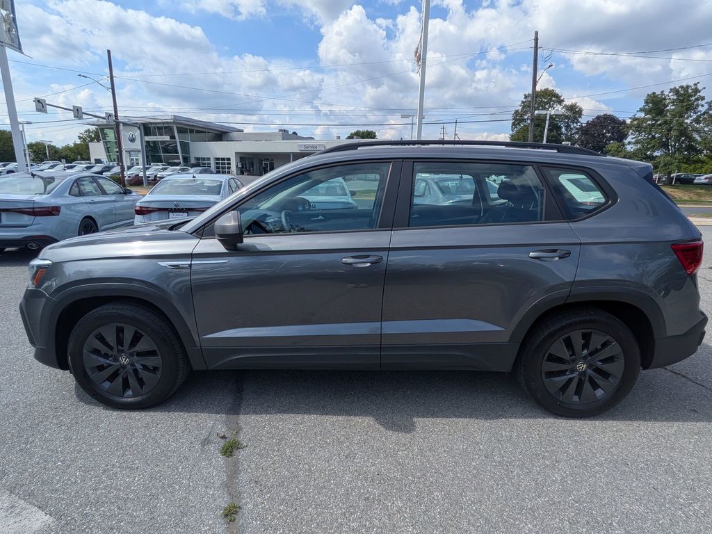 2022 Volkswagen Taos S photo 4