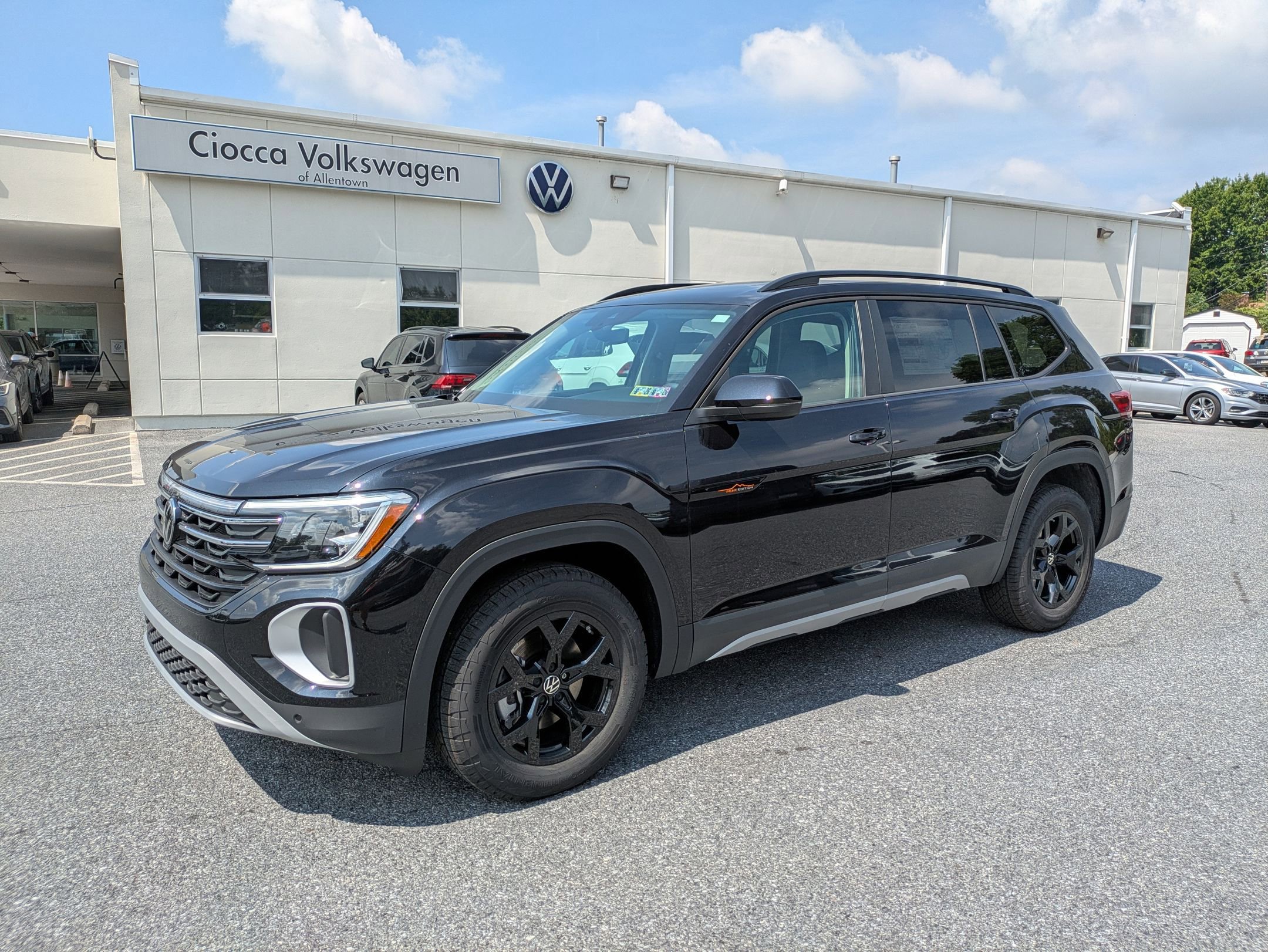 2025 Volkswagen Atlas Peak Edition SE photo 3