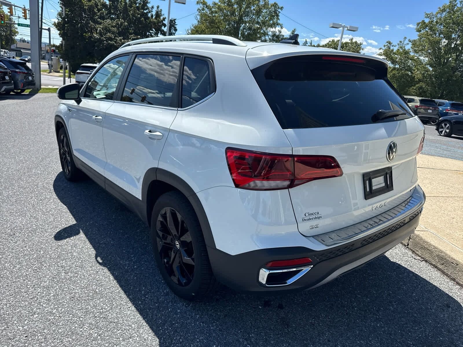 2022 Volkswagen Taos SE photo 3