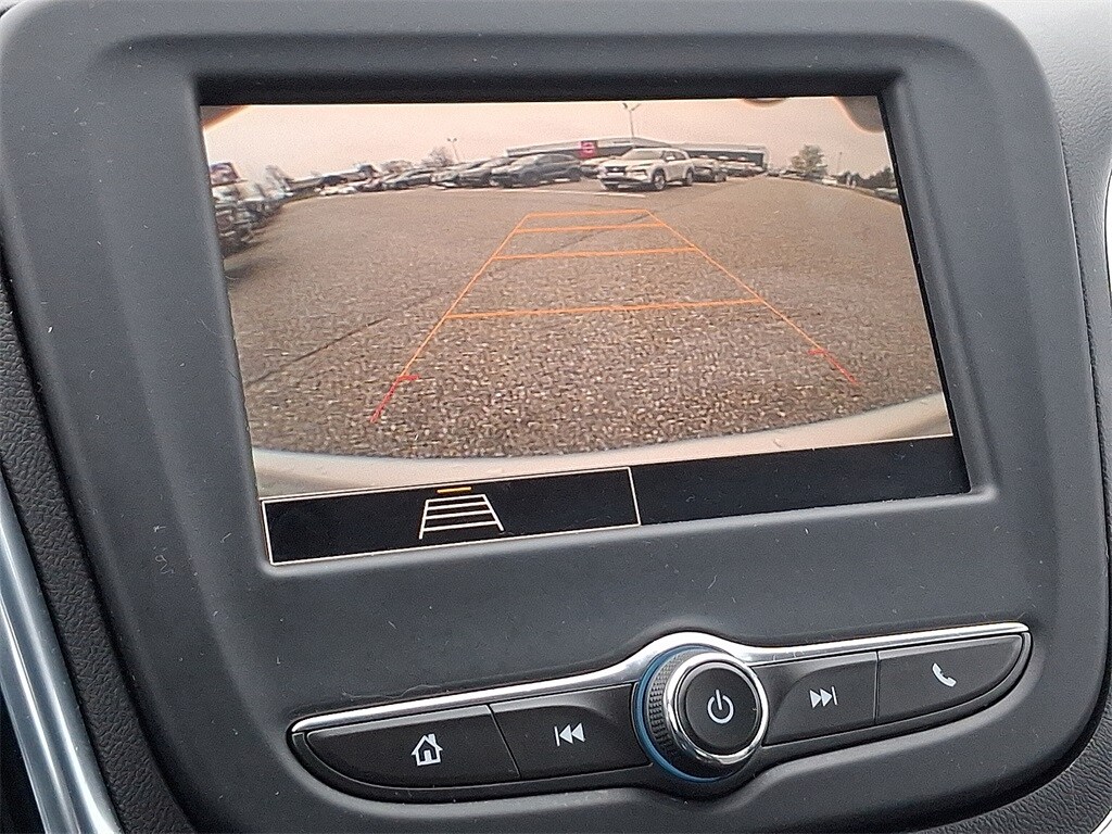 2022 Chevrolet Equinox LS photo 3