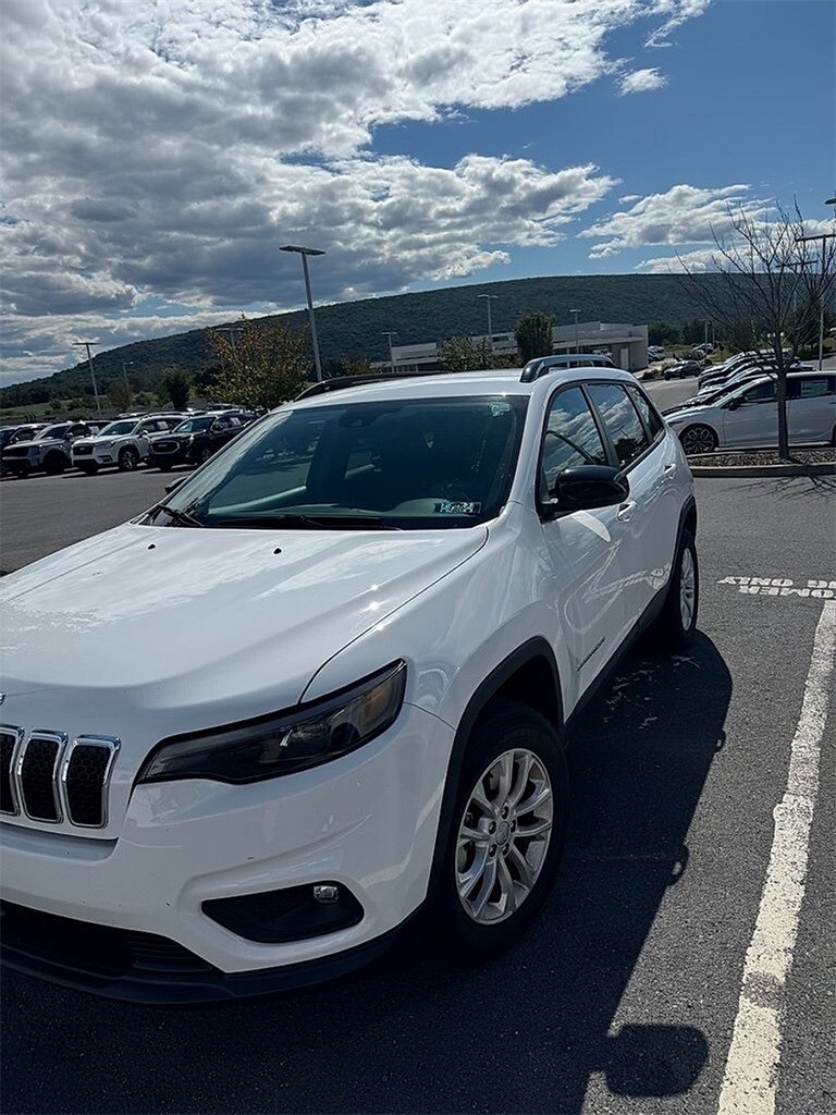 2022 Jeep Cherokee Latitude Lux photo 2