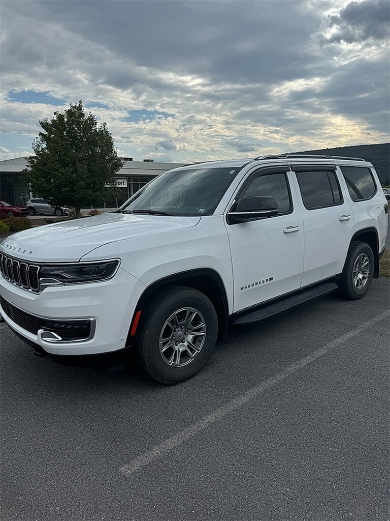 2024 Jeep Wagoneer Base photo 2