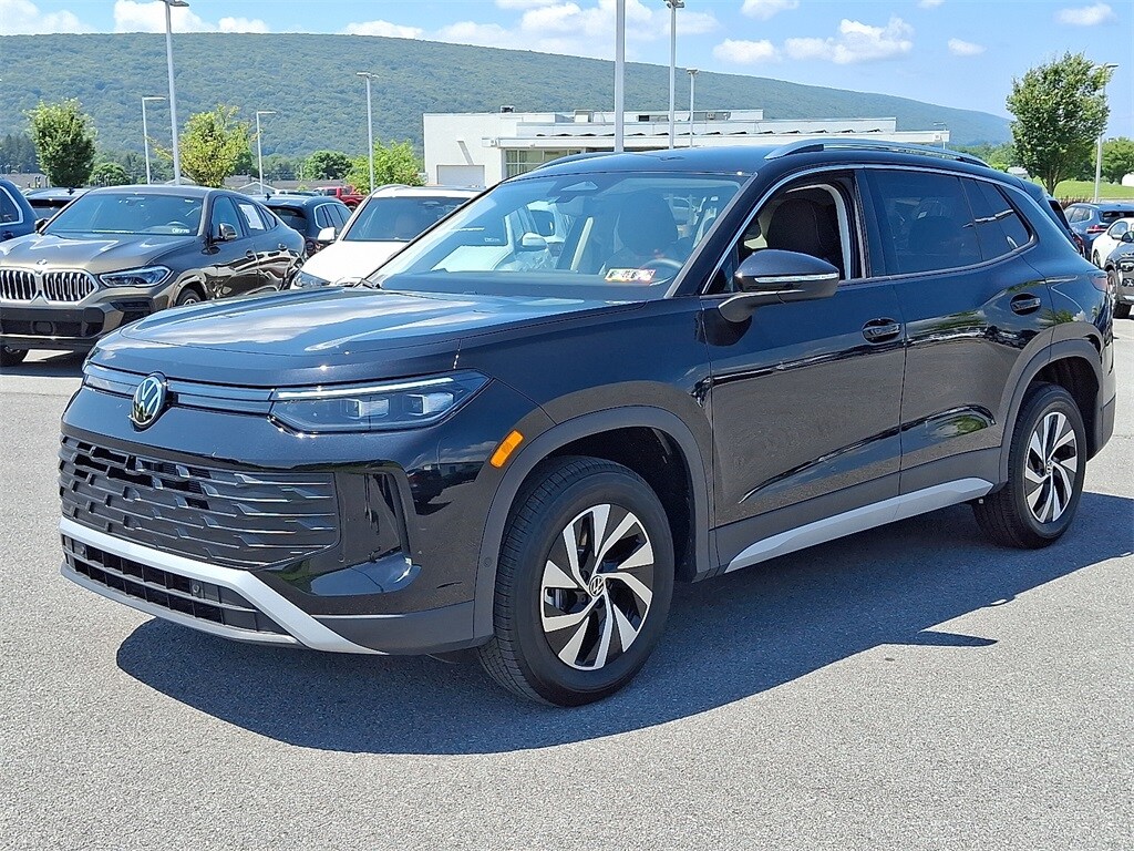 2025 Volkswagen Tiguan S photo 2