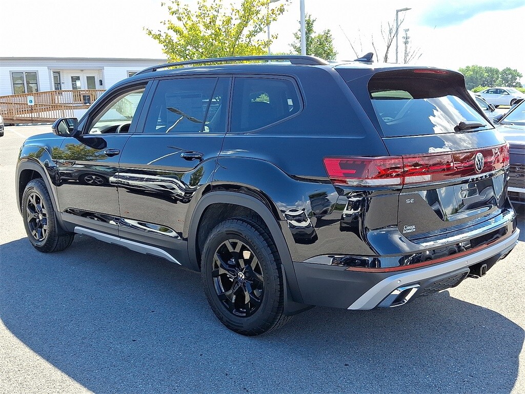 2026 Volkswagen Atlas Peak Edition SE photo 2