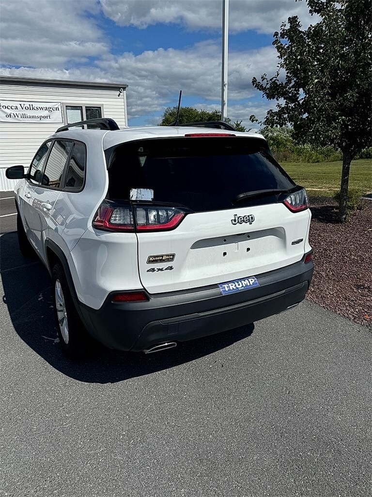 2022 Jeep Cherokee Latitude Lux photo 3