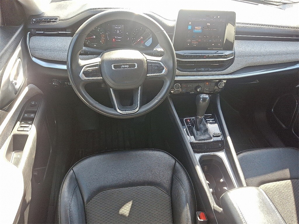 2022 Jeep Compass Latitude photo 2