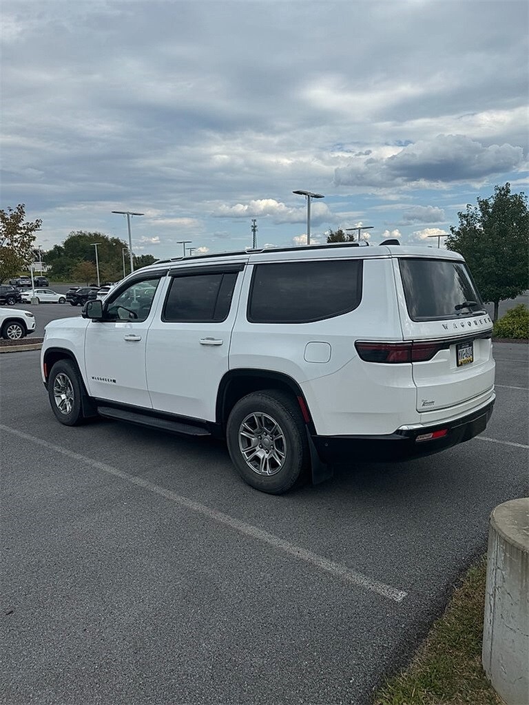 2024 Jeep Wagoneer Base photo 3