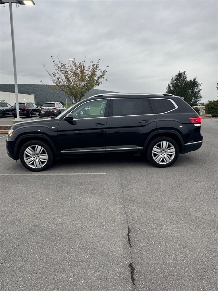 Used 2018 Volkswagen Atlas SEL Premium with VIN 1V2NR2CA8JC578499 for sale in Muncy, PA