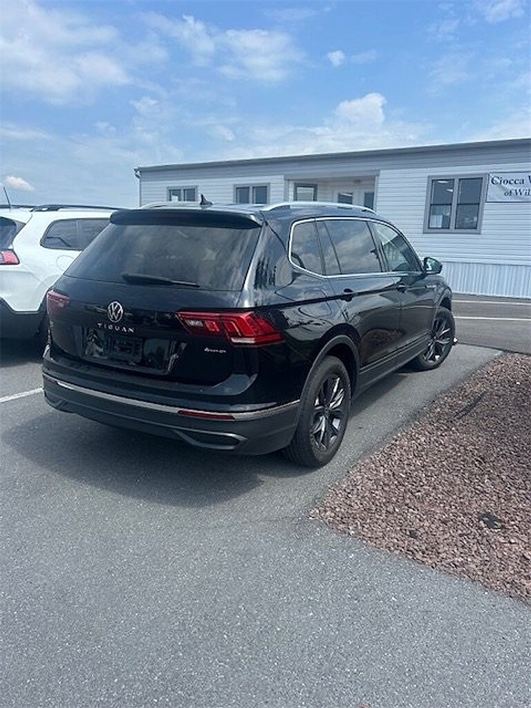 2022 Volkswagen Tiguan SE photo 2