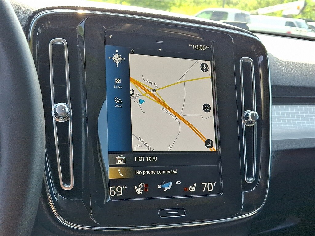 2022 Volvo XC40 Momentum photo 3