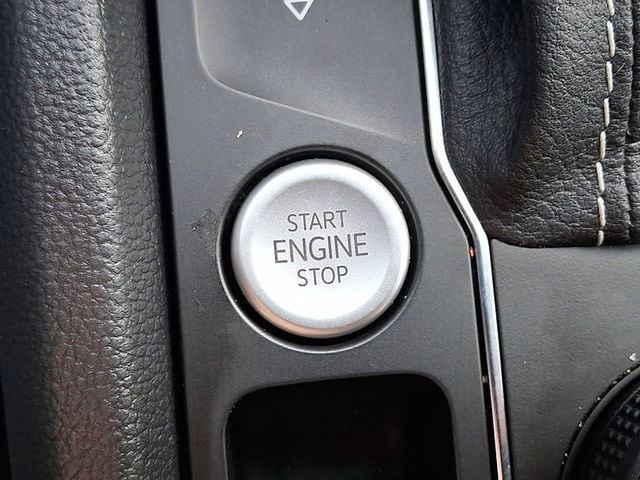 2022 Volkswagen Atlas Cross Sport SE w/Tech - Photo 23