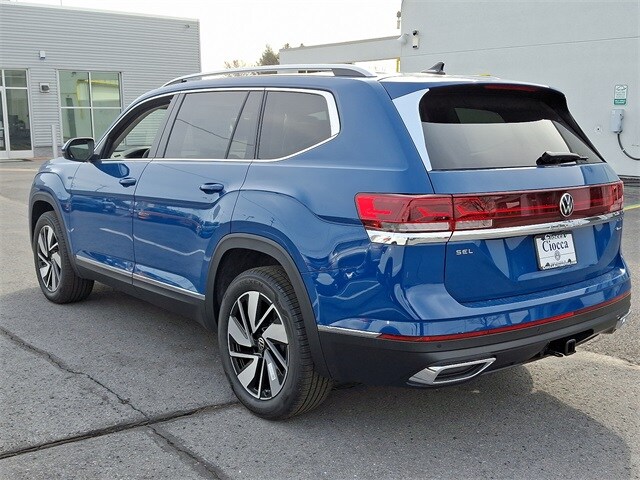 2025 Volkswagen Atlas SEL photo 4
