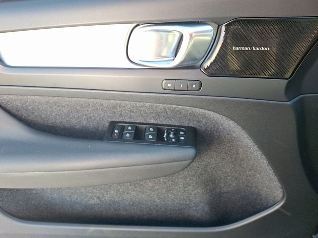 2022 Volvo XC40 Momentum - Photo 15