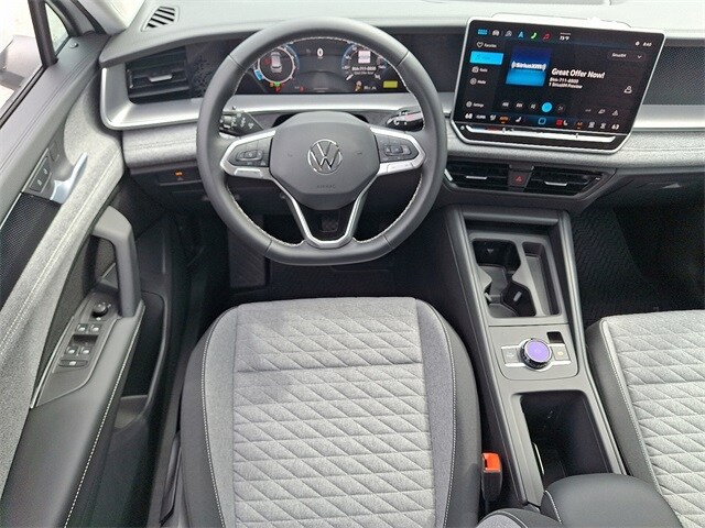 2025 Volkswagen Tiguan S photo 2