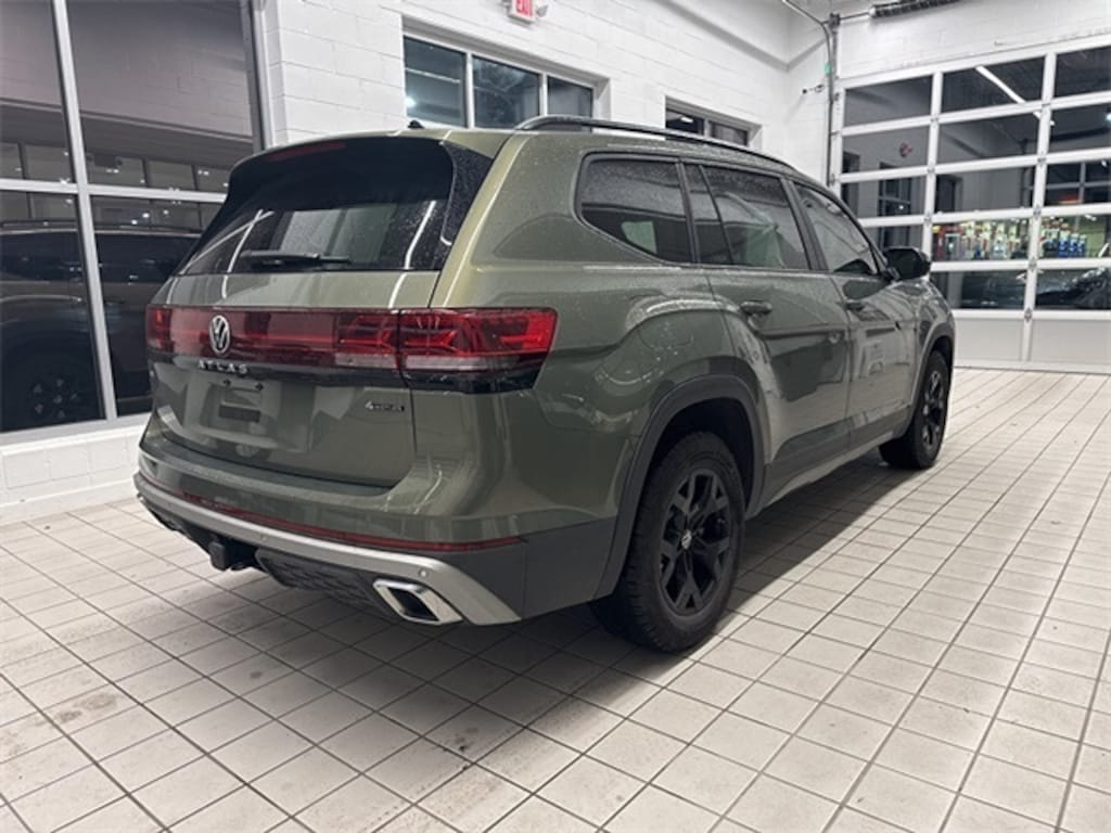 Used 2025 Volkswagen Atlas 2.0T Peak Edition SUV