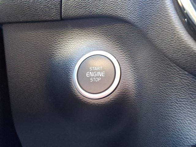 2022 Volvo XC40 Momentum - Photo 27