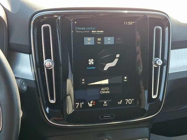 2022 Volvo XC40 Momentum - Photo 18