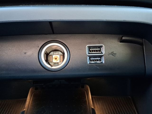 2022 Volvo XC40 Momentum - Photo 26