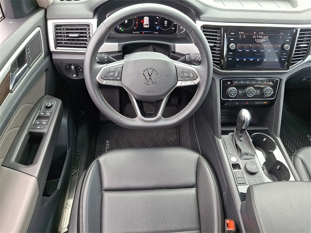 Used 2022 Volkswagen Atlas SE w/Tech with VIN 1V2HR2CA5NC549562 for sale in State College, PA