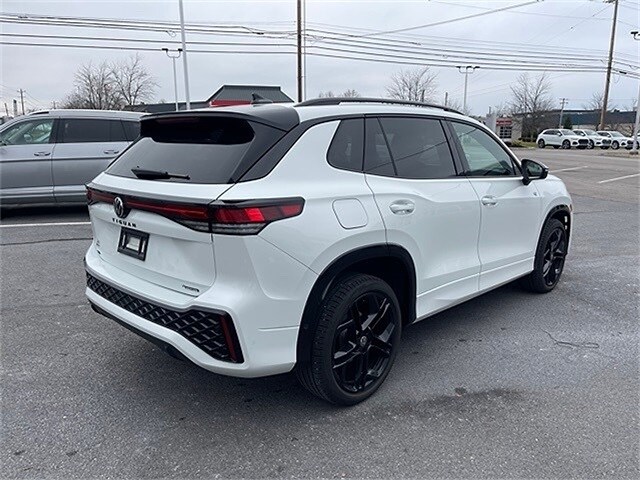 2025 Volkswagen Tiguan SE R-Line Black photo 3