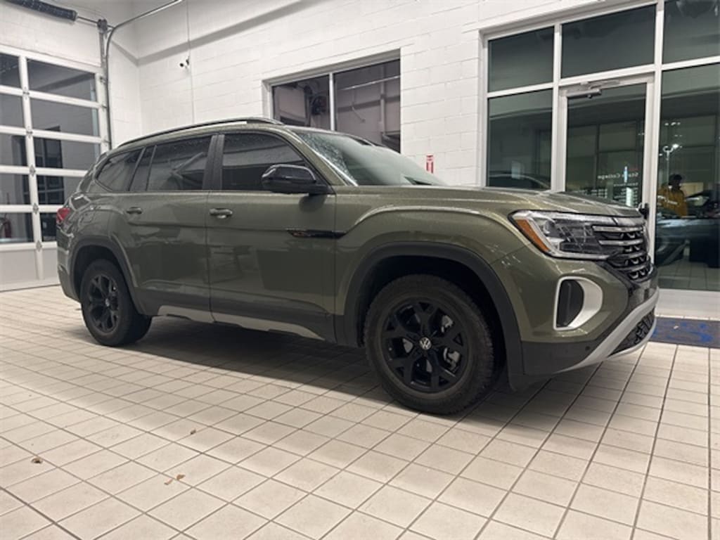 Used 2025 Volkswagen Atlas 2.0T Peak Edition SUV