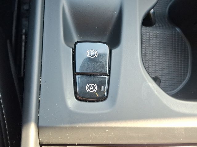 2022 Volvo XC40 Momentum - Photo 24