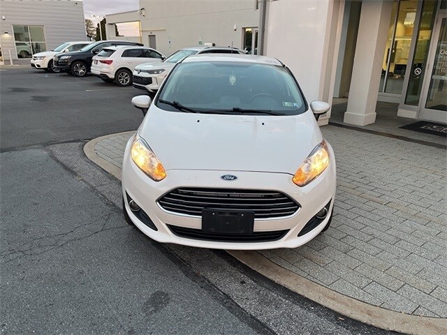 2016 Ford Fiesta SE photo 2