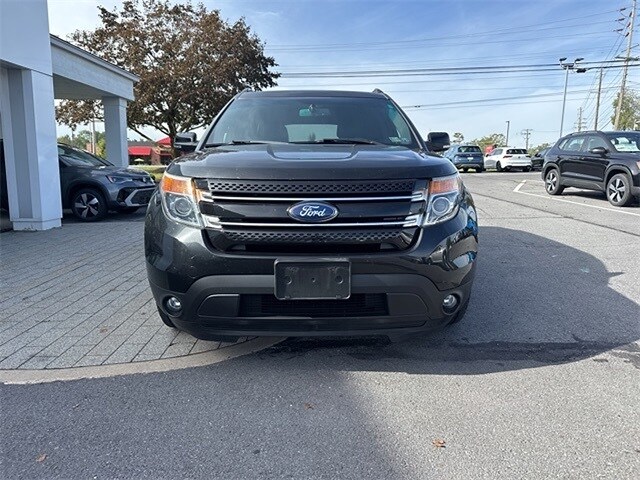 2015 Ford Explorer XLT photo 2