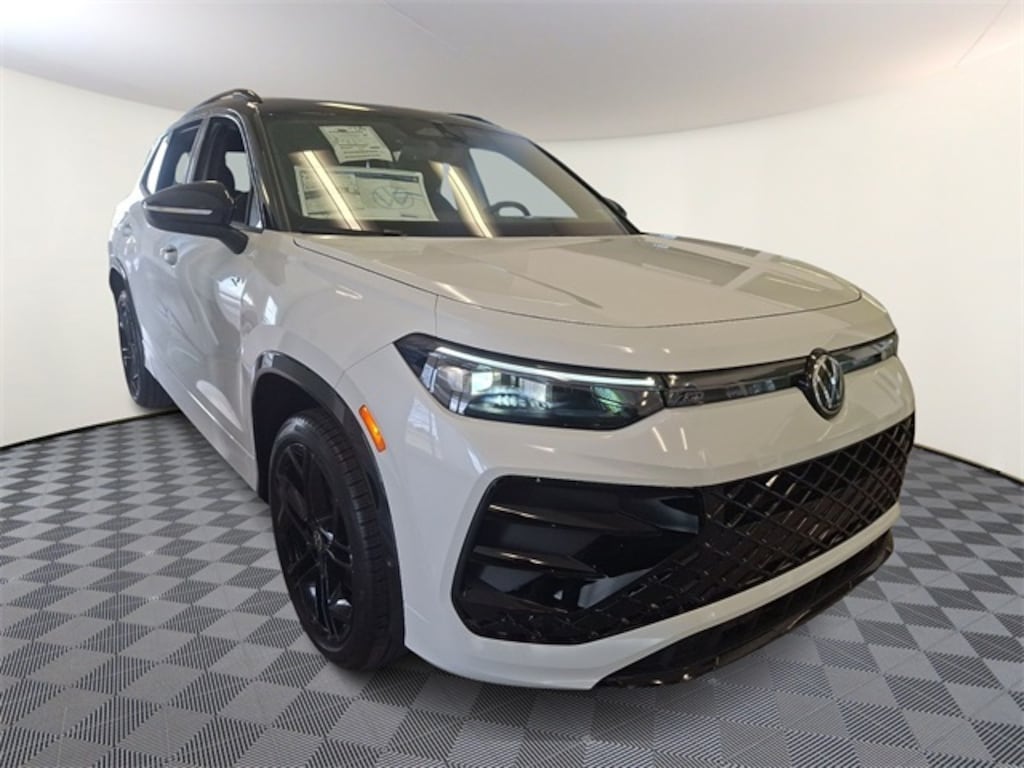 New 2026 Volkswagen Tiguan 2.0T SE R-Line Black SUV