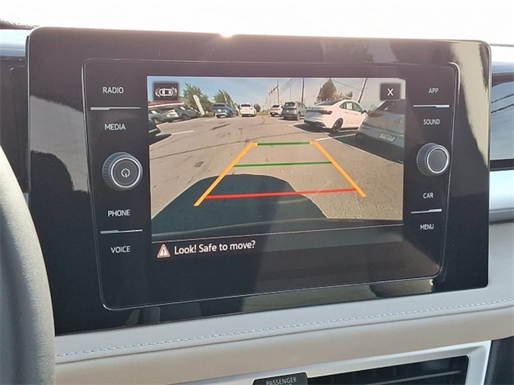 New 2025 Volkswagen Taos 1.5T SE SUV