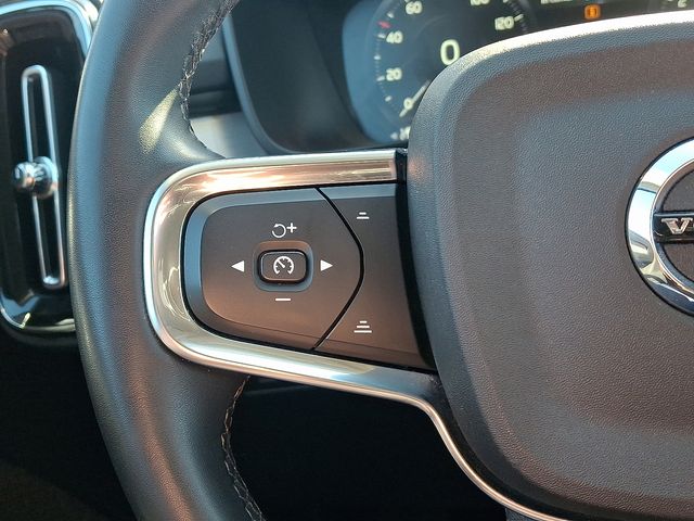 2022 Volvo XC40 Momentum - Photo 22