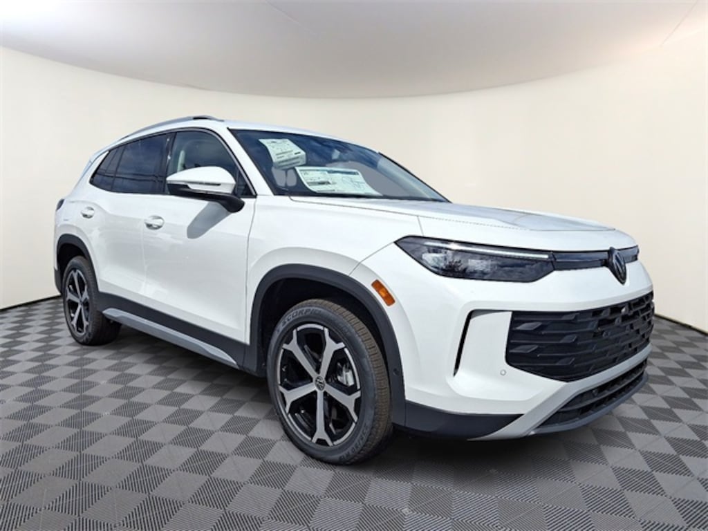 New 2025 Volkswagen Tiguan 2.0T SE SUV