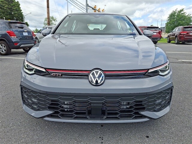 2025 Volkswagen Golf GTI SE photo 4