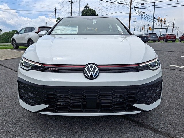 2025 Volkswagen Golf GTI SE photo 4
