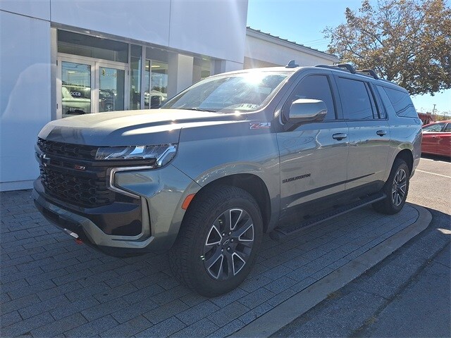 2023 Chevrolet Suburban Z71 photo 2