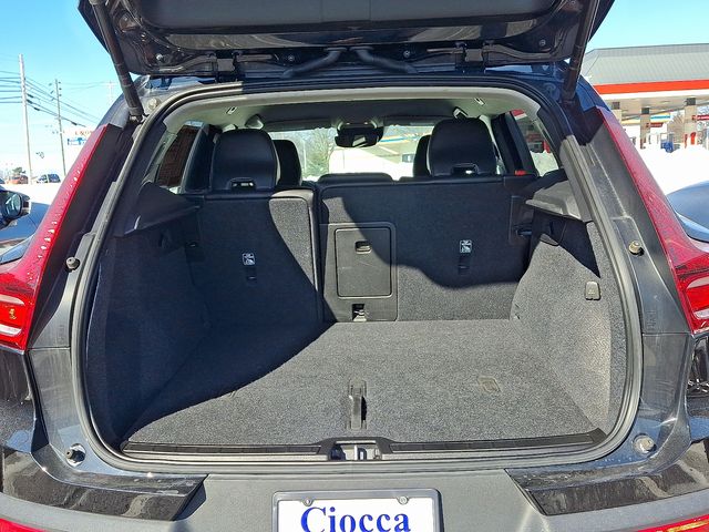 2022 Volvo XC40 Momentum - Photo 31