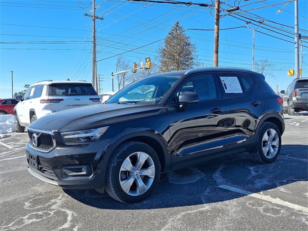 Used 2022 Volvo XC40 T5 AWD Momentum SUV