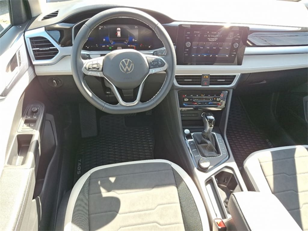 New 2025 Volkswagen Taos 1.5T SE SUV