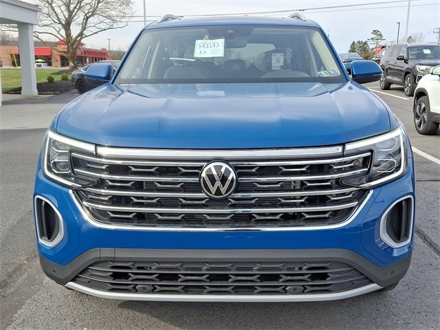 2025 Volkswagen Atlas SEL photo 2