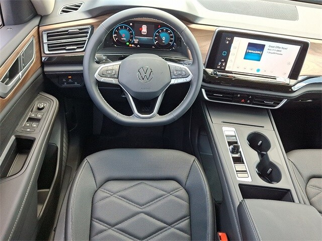 2025 Volkswagen Atlas SE photo 2