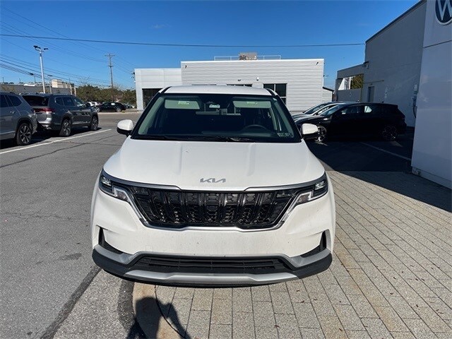 2024 Kia Carnival LX photo 2