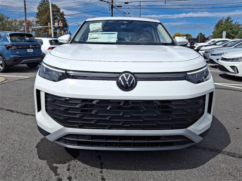 New 2025 Volkswagen Tiguan 2.0T SE SUV