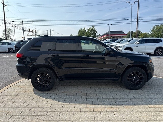 2018 Jeep Grand Cherokee Laredo Altitude photo 4