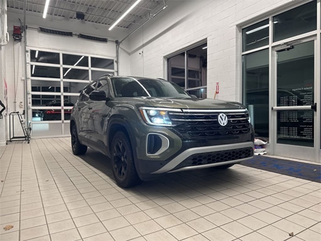Used 2025 Volkswagen Atlas 2.0T Peak Edition SUV