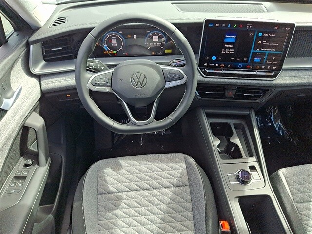 2025 Volkswagen Tiguan S photo 2