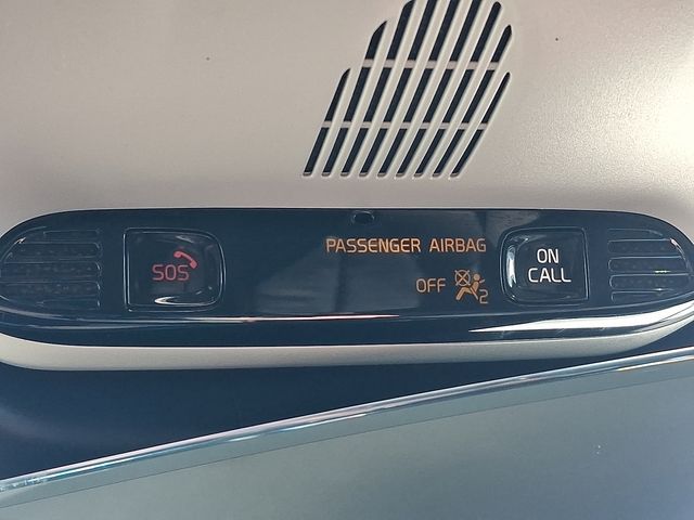 2022 Volvo XC40 Momentum - Photo 28