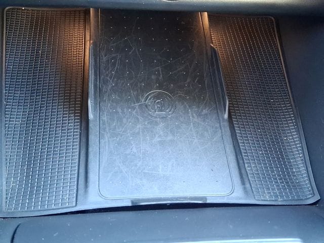 2022 Volvo XC40 Momentum - Photo 25