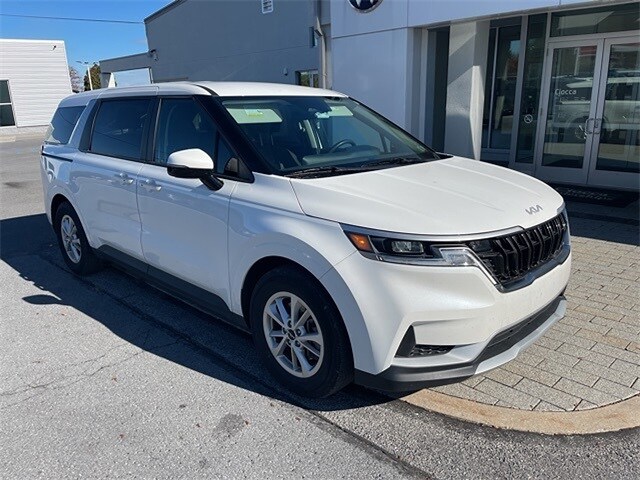 2024 Kia Carnival LX photo 3