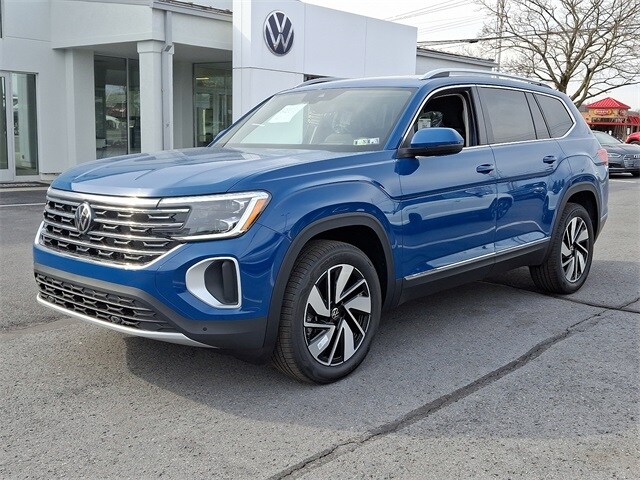 2025 Volkswagen Atlas SEL photo 3